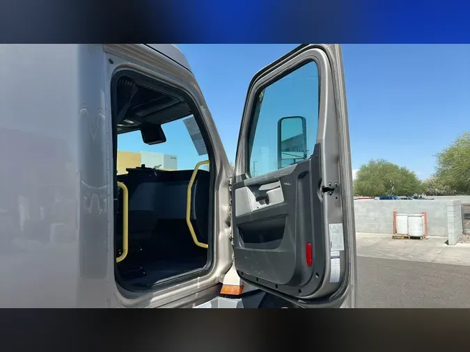 2022 Freightliner Cascadia 126