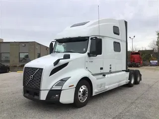 2022 VOLVO VNL860