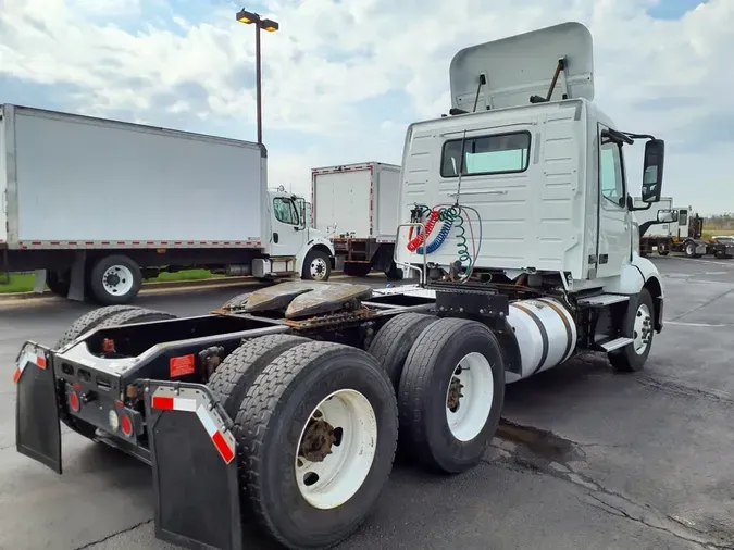 2019 VOLVO VNL64T-300