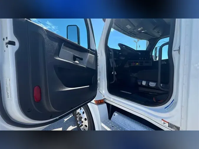 2019 FREIGHTLINER CA126