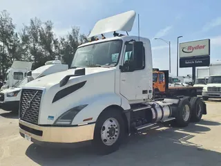2019 VOLVO VNL64T-300
