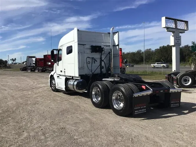 2021 VOLVO VNL740