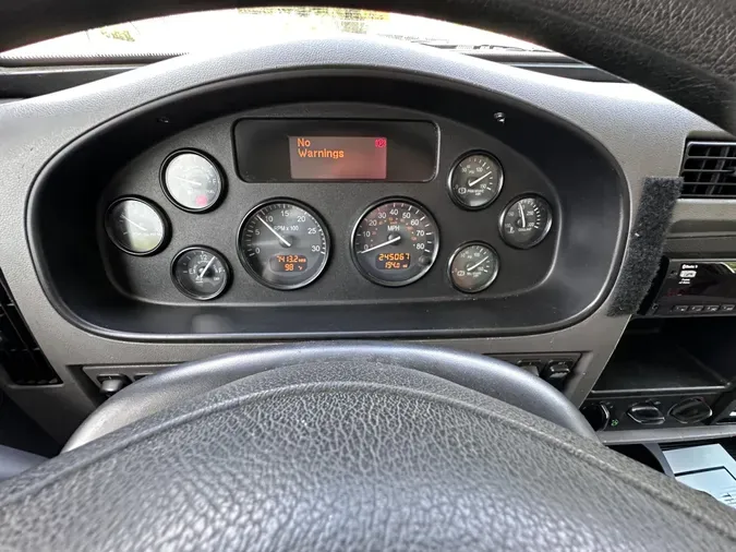2017 Peterbilt 330