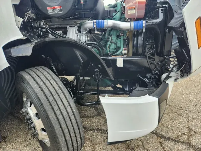 2023 VOLVO VNL64T760