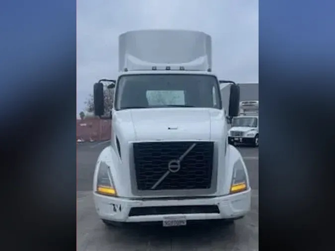 2018 VOLVO VNL64T-300