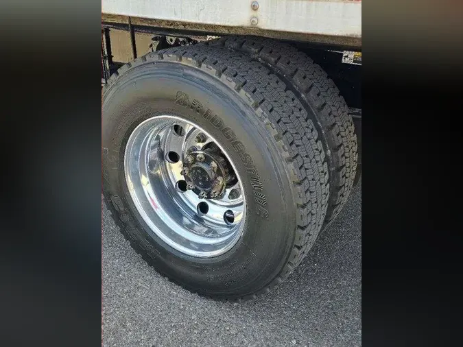 2019 Peterbilt 330