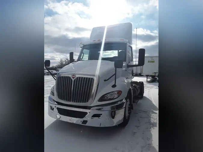 2019 NAVISTAR INTERNATIONAL RH613 DAYCAB S/A