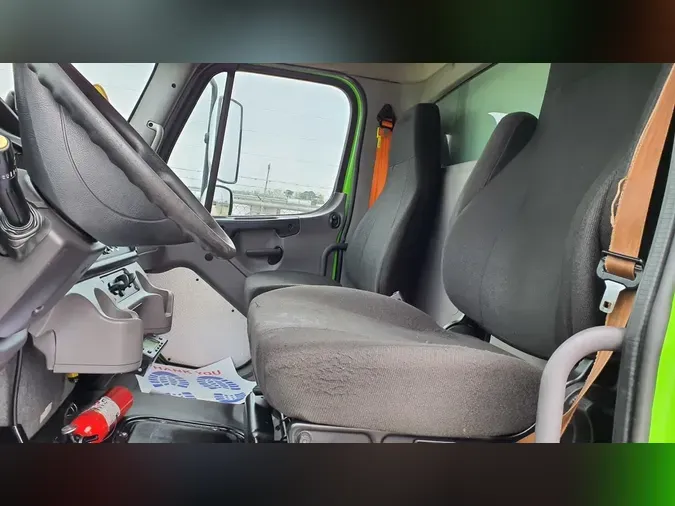 2020 FREIGHTLINER/MERCEDES M2 106505c3c9a445e566a66a40750ca3f28f6