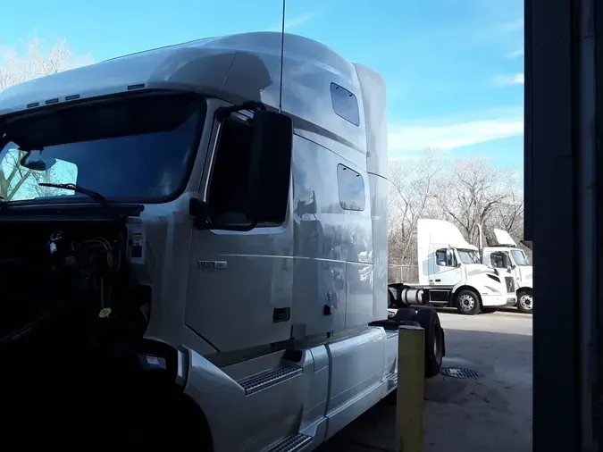 2019 VOLVO VNL64T-760