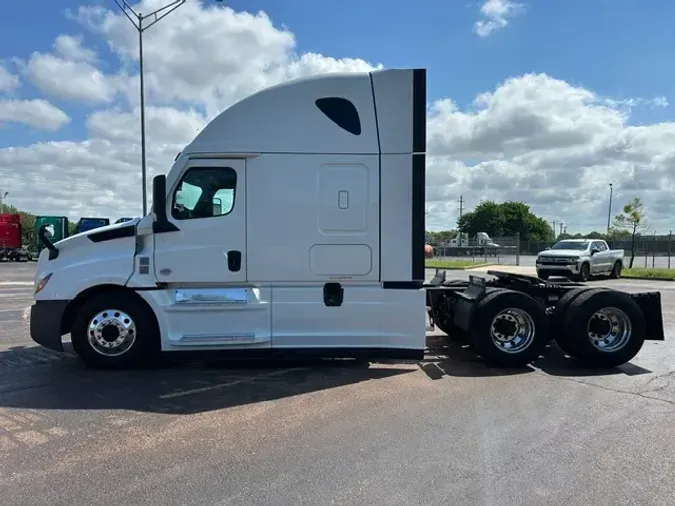 2021 FREIGHTLINER CA126