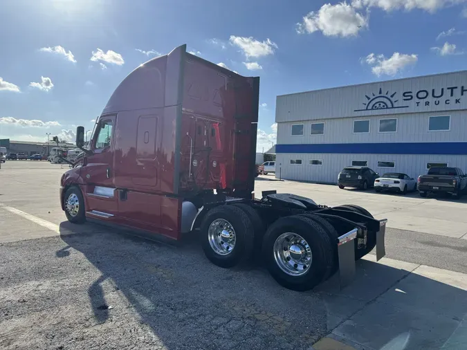 2020 Freightliner Cascadia 126