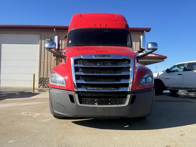 2020 Freightliner Cascadia 126