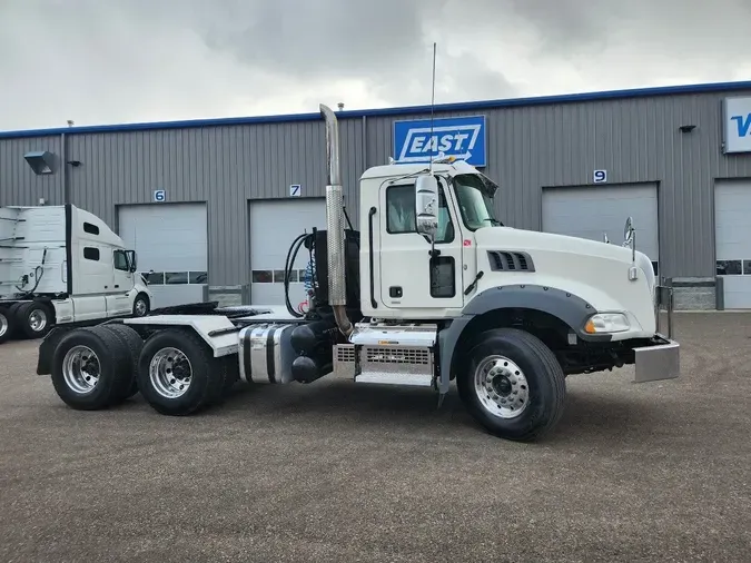 2020 MACK GR64BT