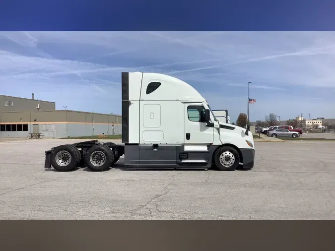 2022 Freightliner Cascadia 126