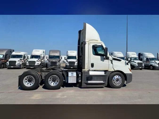 2021 Freightliner Cascadia 1265067cd2bcf70641e53d414e3d93deb22