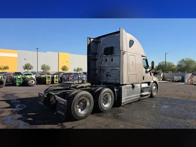 2023 Freightliner Cascadia 126