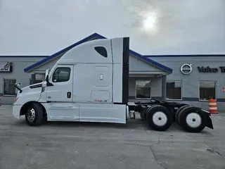 2023 FREIGHTLINER Cascadia 126