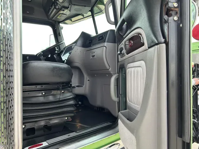 2022 Peterbilt 389
