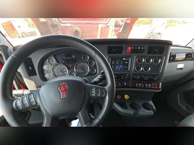 2022 KENWORTH T880