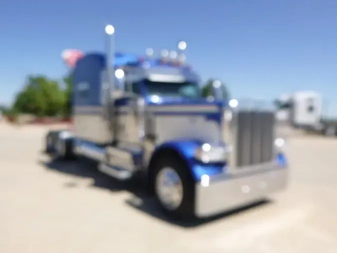 2022 Peterbilt 389