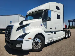 2021 VOLVO VNL64T760