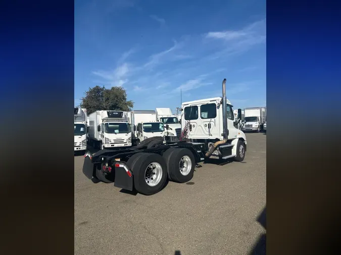 2016 FREIGHTLINER/MERCEDES CASCADIA 113