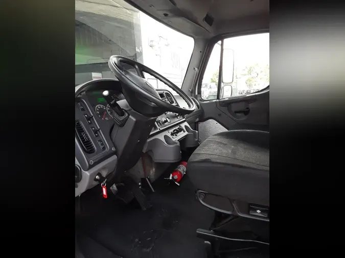 2018 FREIGHTLINER/MERCEDES M2 106
