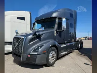 2022 VOLVO VNL64T760