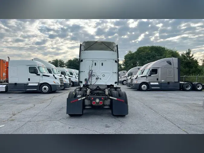 2020 Freightliner Cascadia 126
