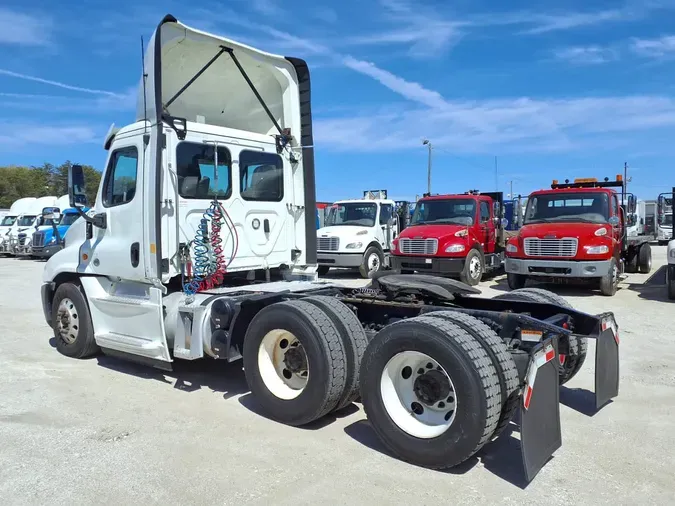 2020 FREIGHTLINER/MERCEDES CASCADIA 125