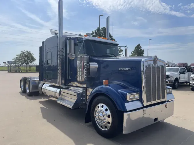 2020 Kenworth W900L