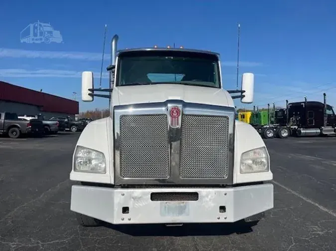 2017 KENWORTH T880