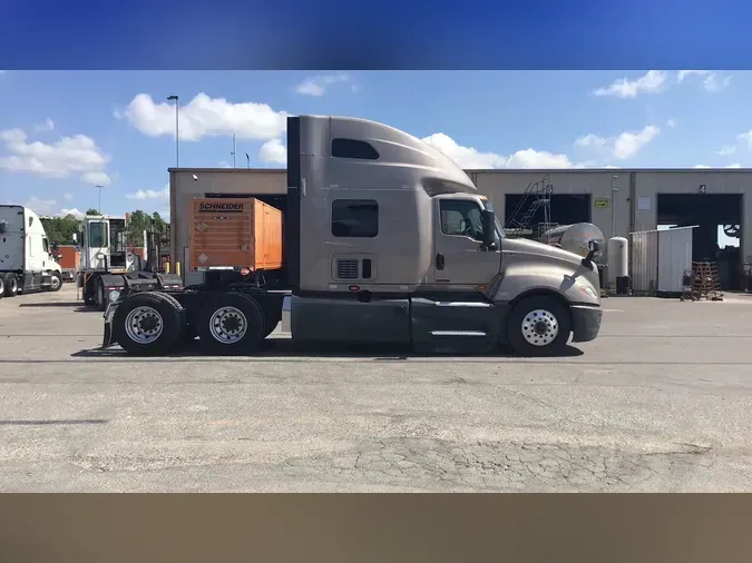 2022 International LT