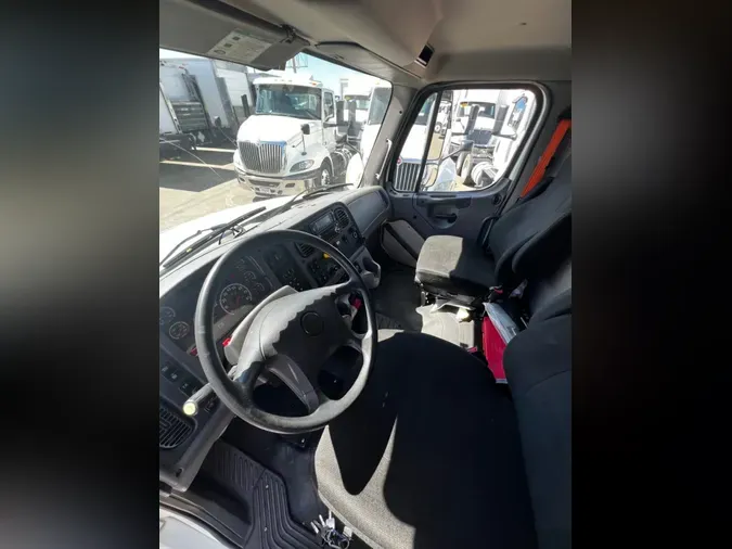 2018 FREIGHTLINER/MERCEDES M2 106