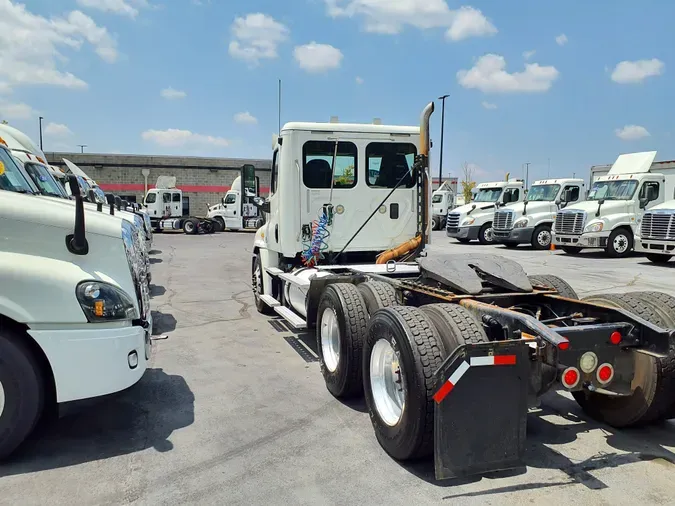 2017 FREIGHTLINER/MERCEDES CASCADIA 125