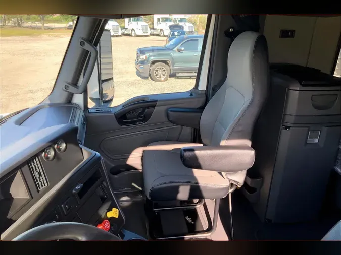 2023 INT LT625 6x4