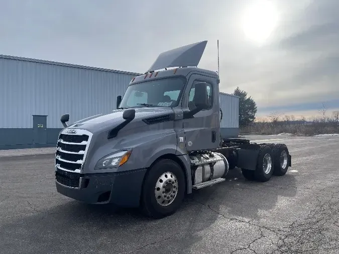 2018 Freightliner T12664ST