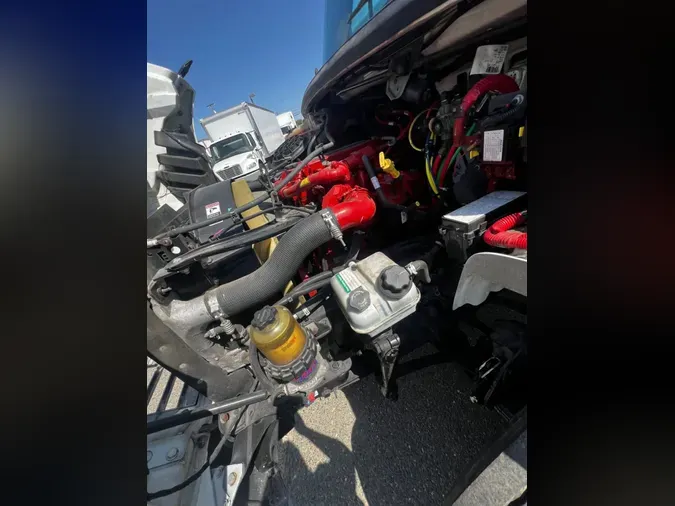 2017 FREIGHTLINER M2 106