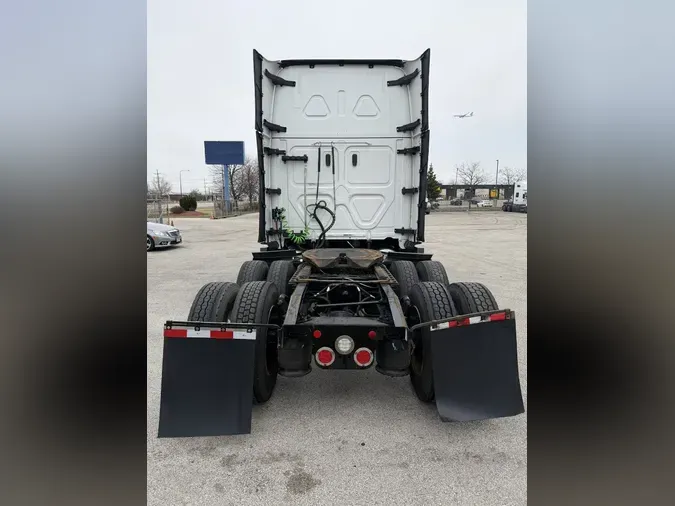 2022 FREIGHTLINER Cascadia 126