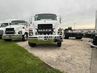 2025 MACK MD MD642