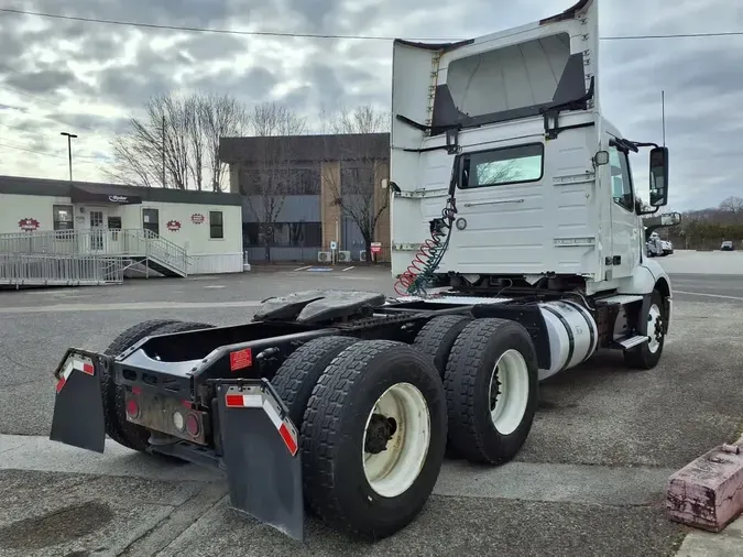 2019 VOLVO VNL64T-300