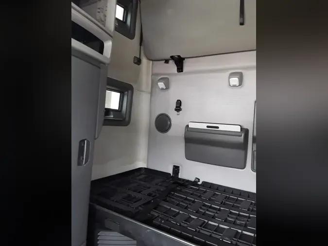 2020 VOLVO VNL64T-760