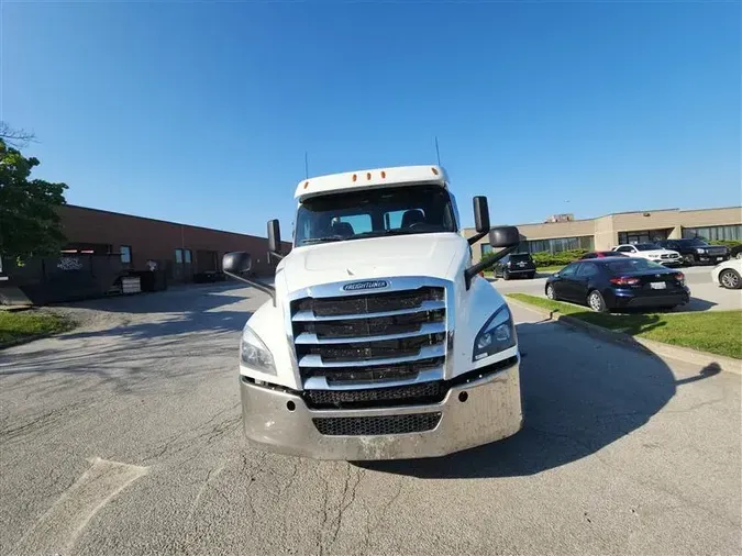 2020 FREIGHTLINER CA126