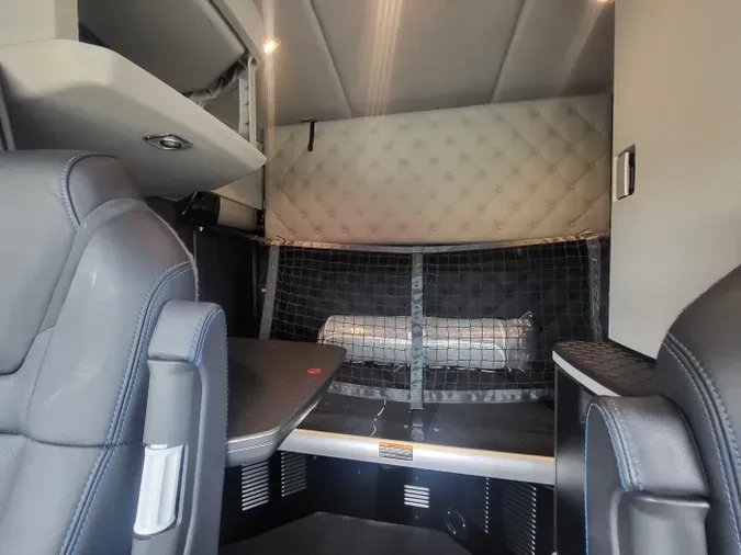 2024 Kenworth W990