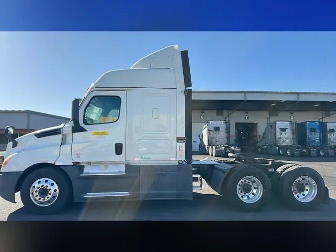 2020 Freightliner Cascadia 126