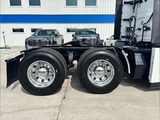 2022 FREIGHTLINER CASCADIA 126