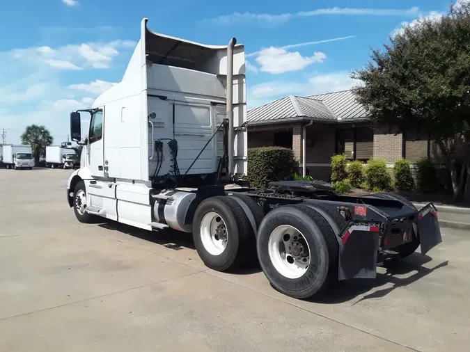 2020 VOLVO VNR64T-640