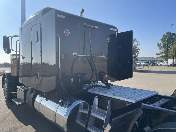 2022 Peterbilt 389