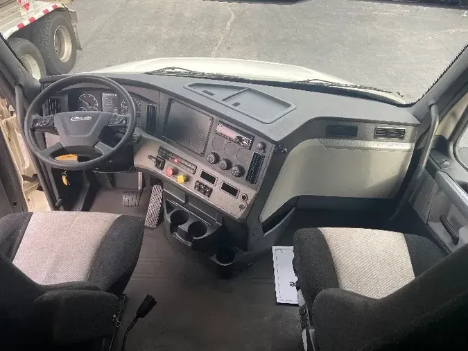 2019 Freightliner T12664ST