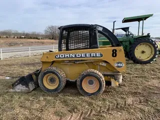 2002 John Deere 240